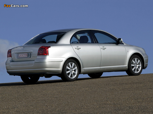 Images of Toyota Avensis Sedan 2003–06 (640 x 480)