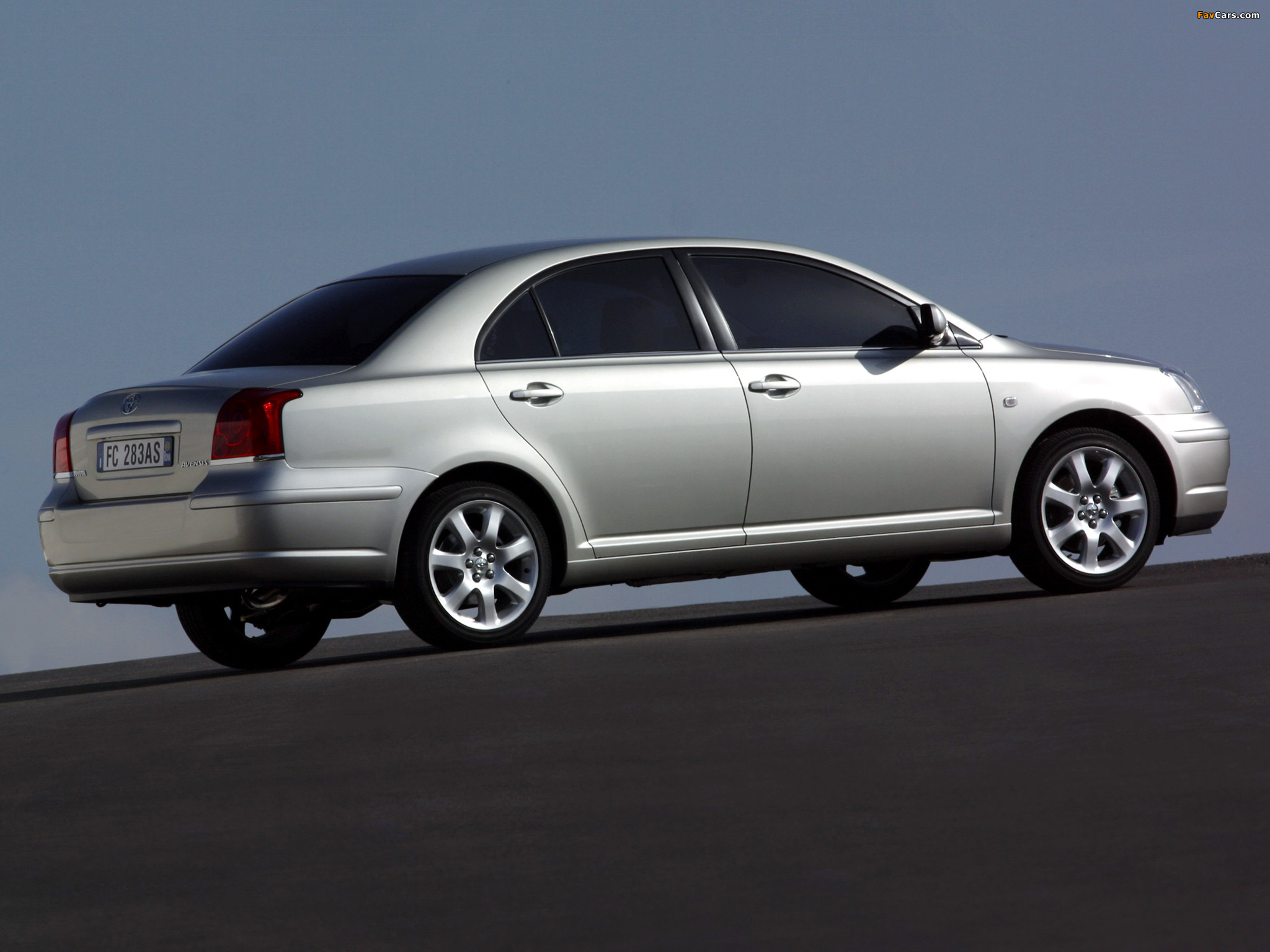 Images of Toyota Avensis Sedan 2003–06 (2048 x 1536)