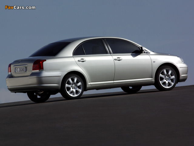 Images of Toyota Avensis Sedan 2003–06 (640 x 480)