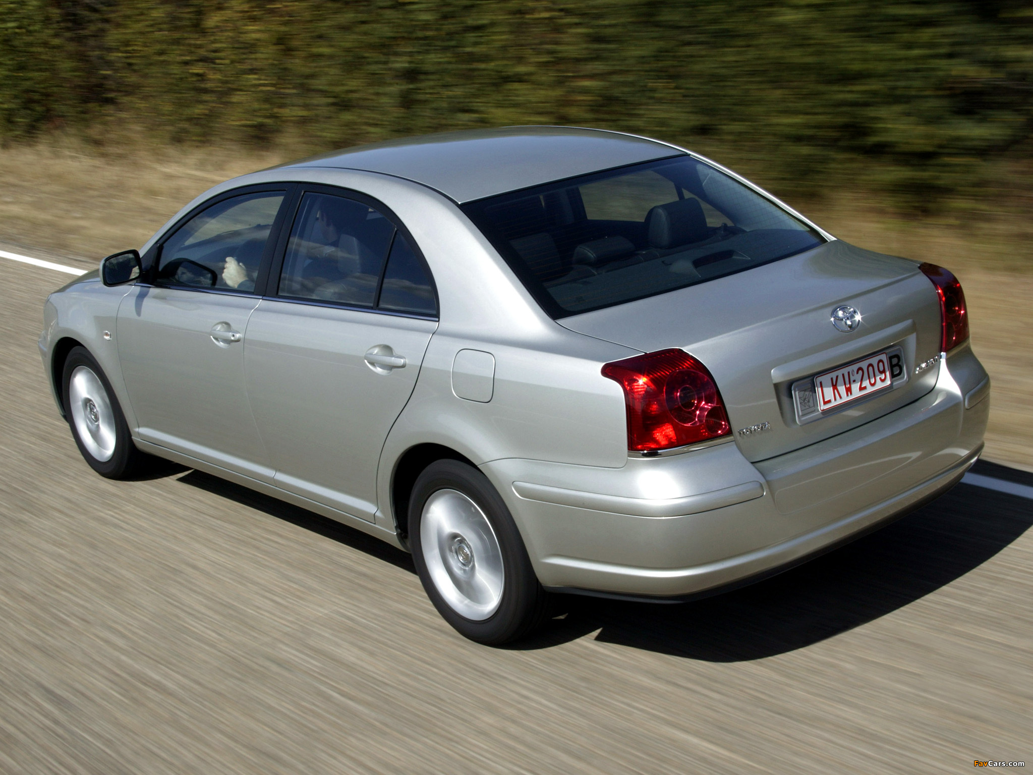 Images of Toyota Avensis Sedan 2003–06 (2048 x 1536)