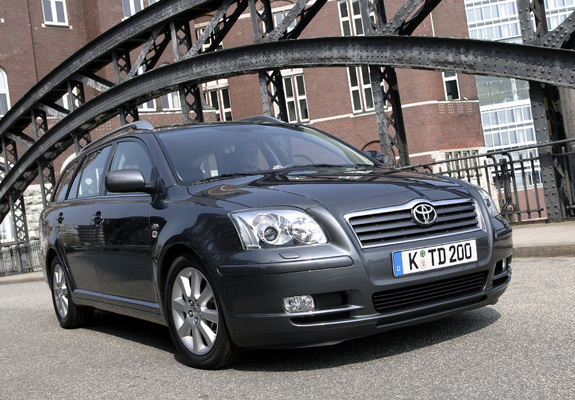 Images of Toyota Avensis Wagon 2003–06