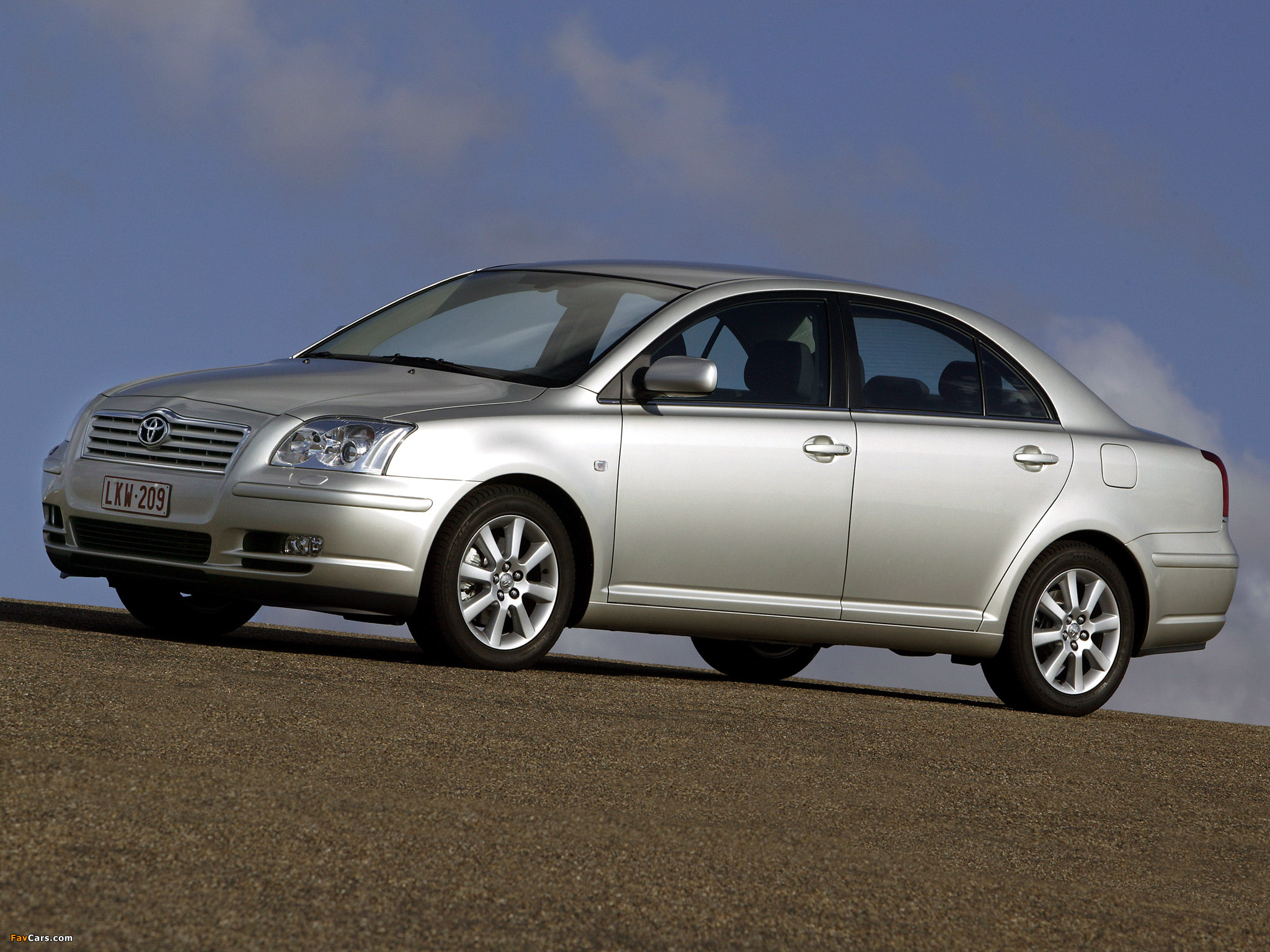 Images of Toyota Avensis Sedan 2003–06 (2048 x 1536)