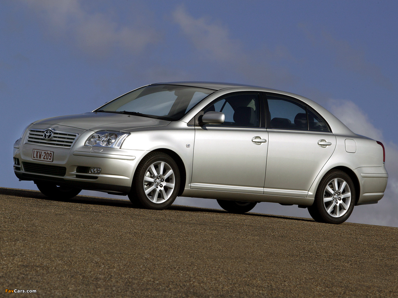 Images of Toyota Avensis Sedan 2003–06 (1280 x 960)