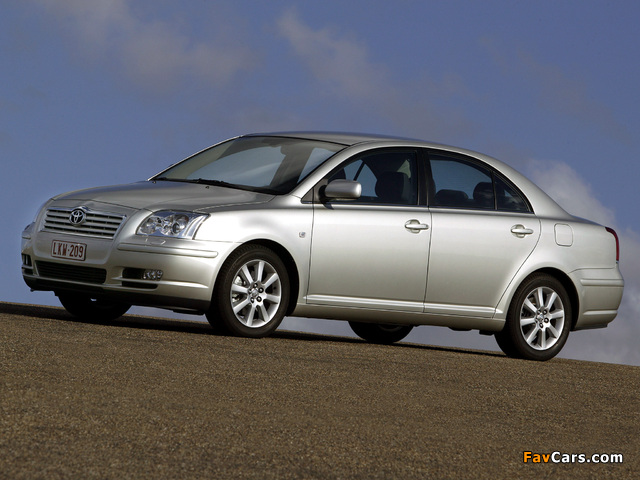 Images of Toyota Avensis Sedan 2003–06 (640 x 480)