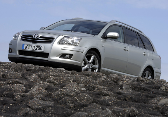 Images of Toyota Avensis Wagon 2006–08