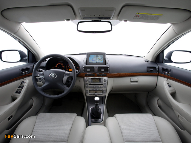 Images of Toyota Avensis Sedan 2006–08 (640 x 480)