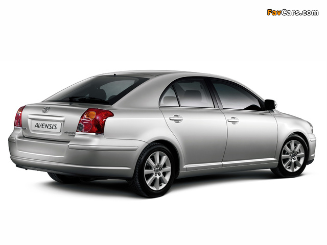 Images of Toyota Avensis Liftback 2006–08 (640 x 480)