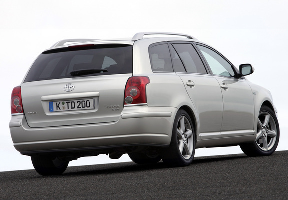 Images of Toyota Avensis Wagon 2006–08