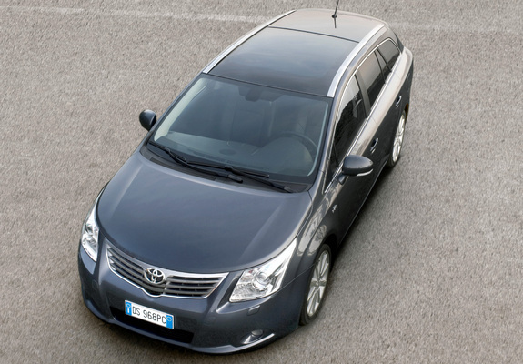 Images of Toyota Avensis Wagon 2008–11