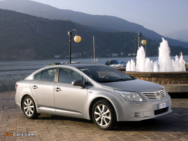 Images of Toyota Avensis Sedan 2008–11 (640 x 480)