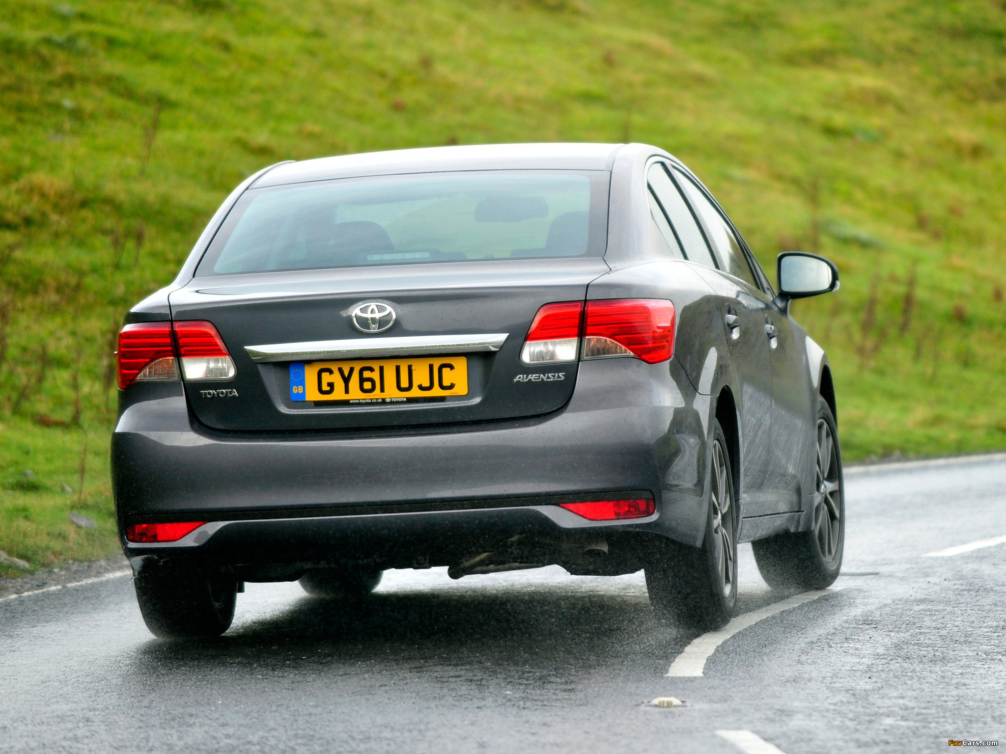 Images of Toyota Avensis Sedan UK-spec 2011 (2048 x 1536)