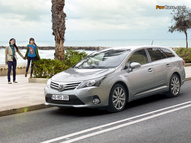 Images of Toyota Avensis Wagon 2011 (640 x 480)