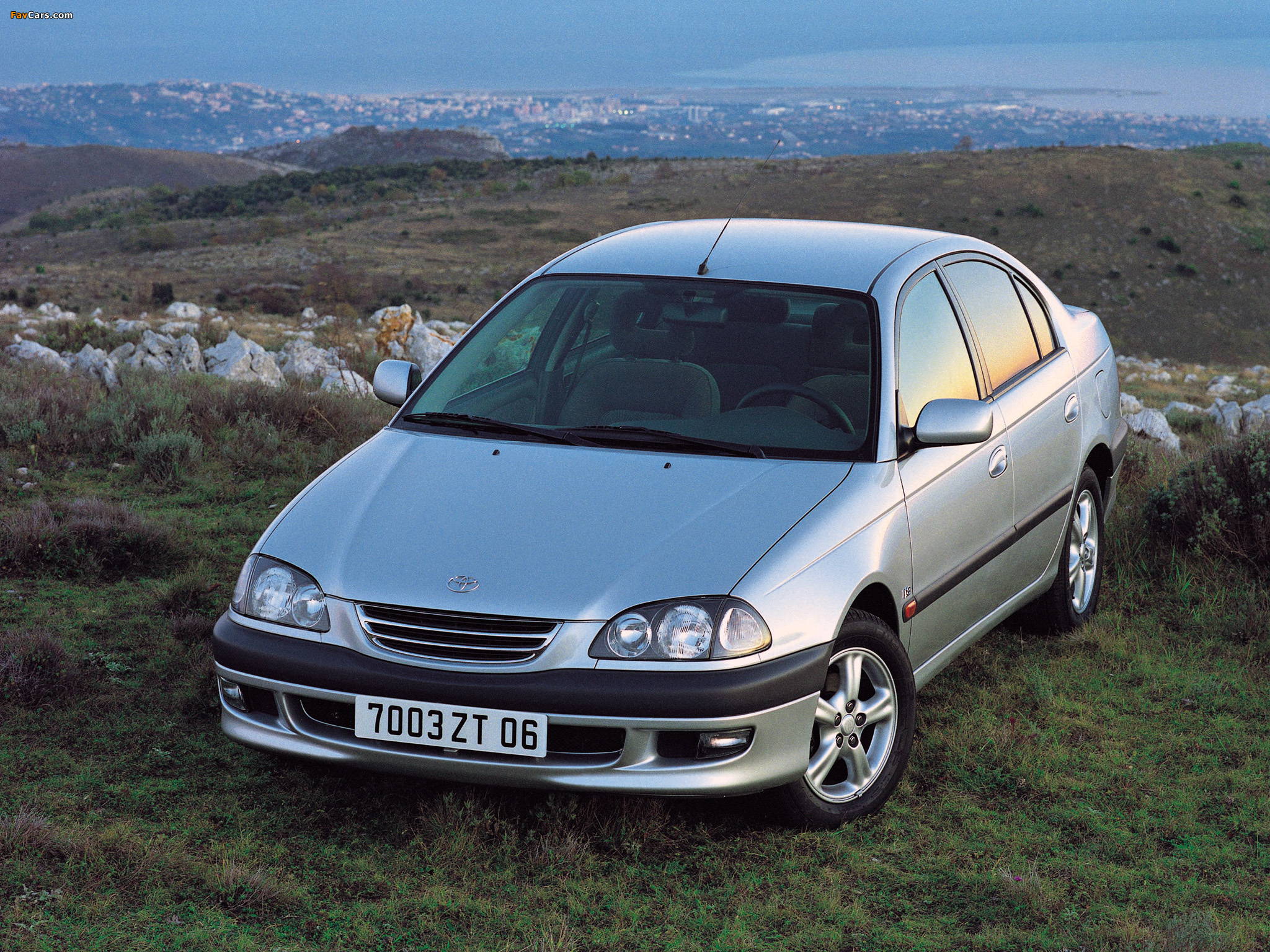 Photos of Toyota Avensis Sedan 1997–2000 (2048 x 1536)