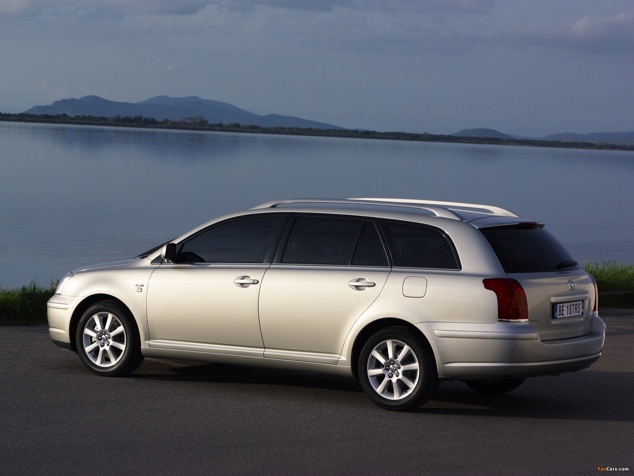 Photos of Toyota Avensis Wagon 2003–06 (2048 x 1536)