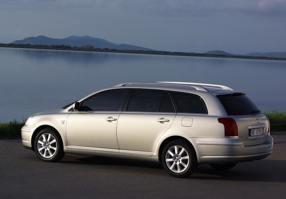 Photos of Toyota Avensis Wagon 2003–06