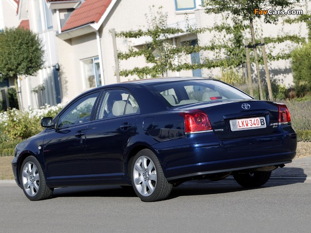 Photos of Toyota Avensis Sedan 2003–06 (640 x 480)