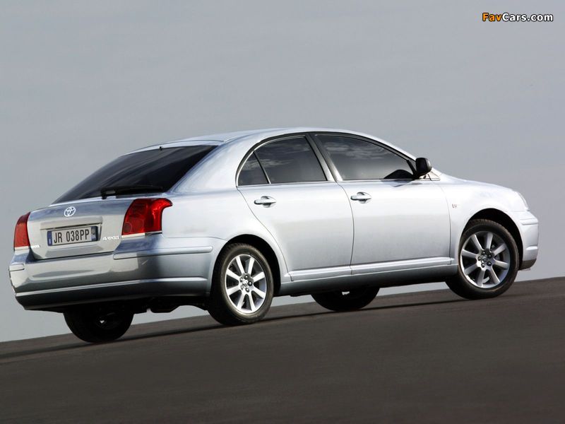 Photos of Toyota Avensis Liftback 2003–06 (800 x 600)