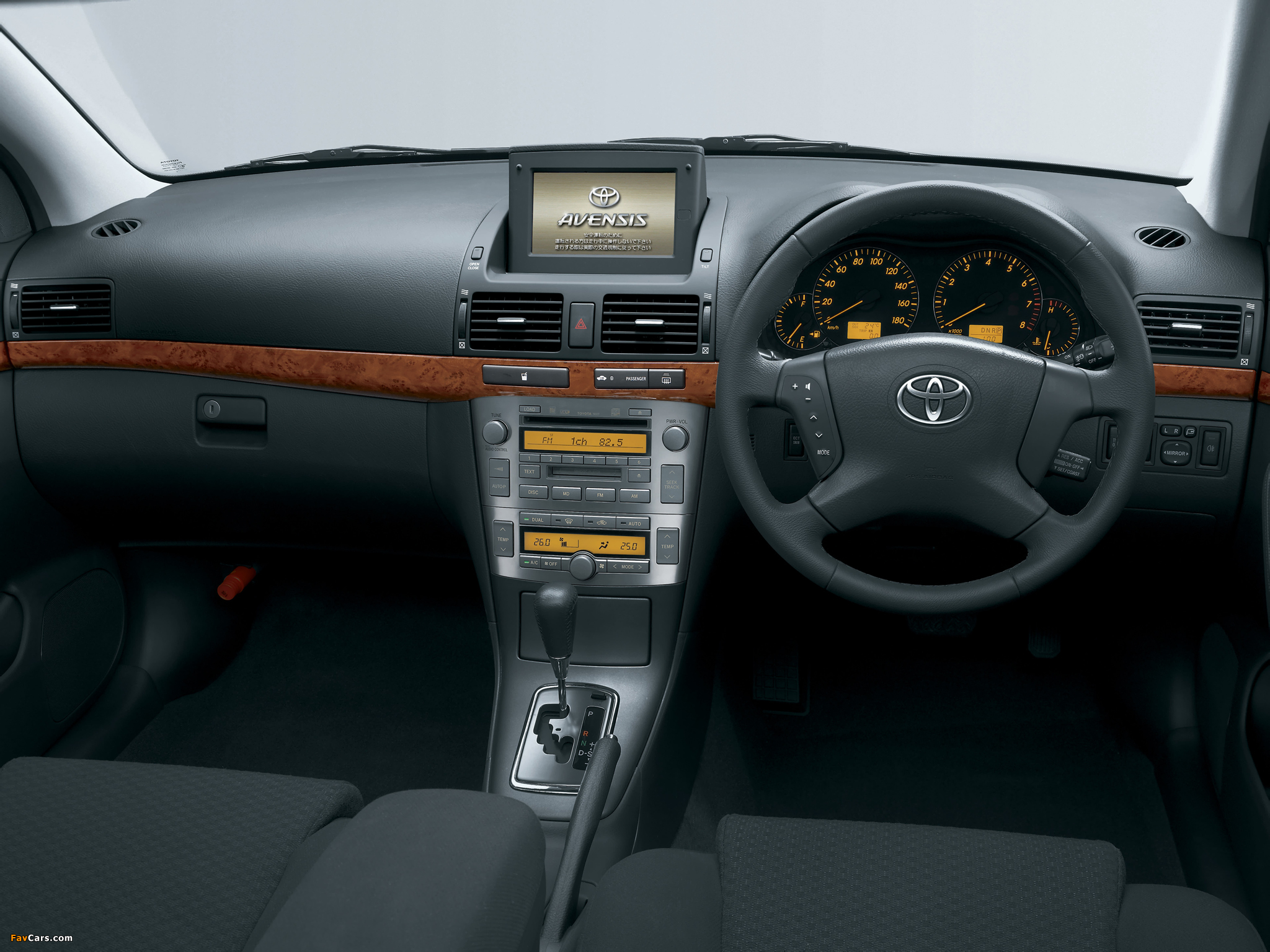 Photos of Toyota Avensis Sedan JP-spec 2003–05 (2048 x 1536)