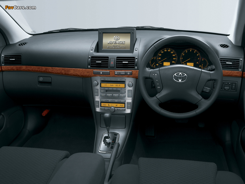 Photos of Toyota Avensis Sedan JP-spec 2003–05 (800 x 600)