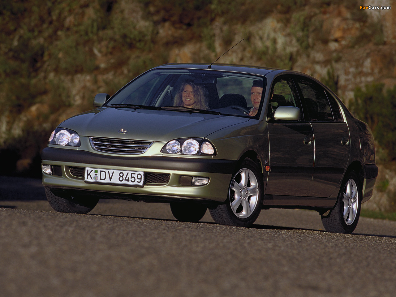 Pictures of Toyota Avensis Sedan 1997–2000 (1280 x 960)