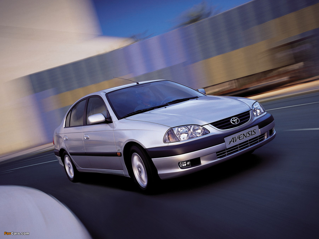 Pictures of Toyota Avensis Sedan 2000–02 (1280 x 960)