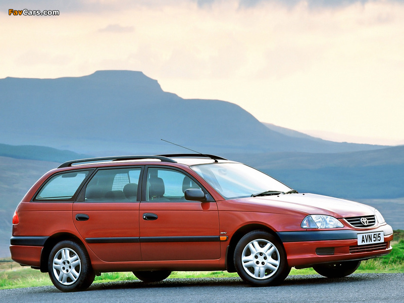 Pictures of Toyota Avensis Estate 2000–02 (800 x 600)