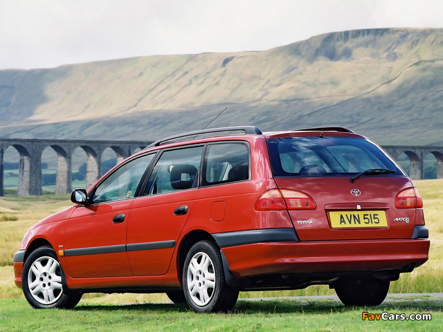 Pictures of Toyota Avensis Estate 2000–02 (640 x 480)