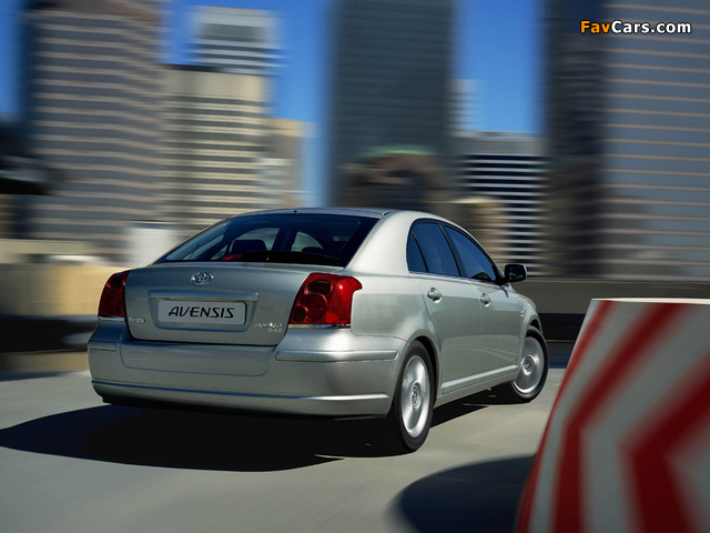 Pictures of Toyota Avensis Liftback 2003–06 (640 x 480)