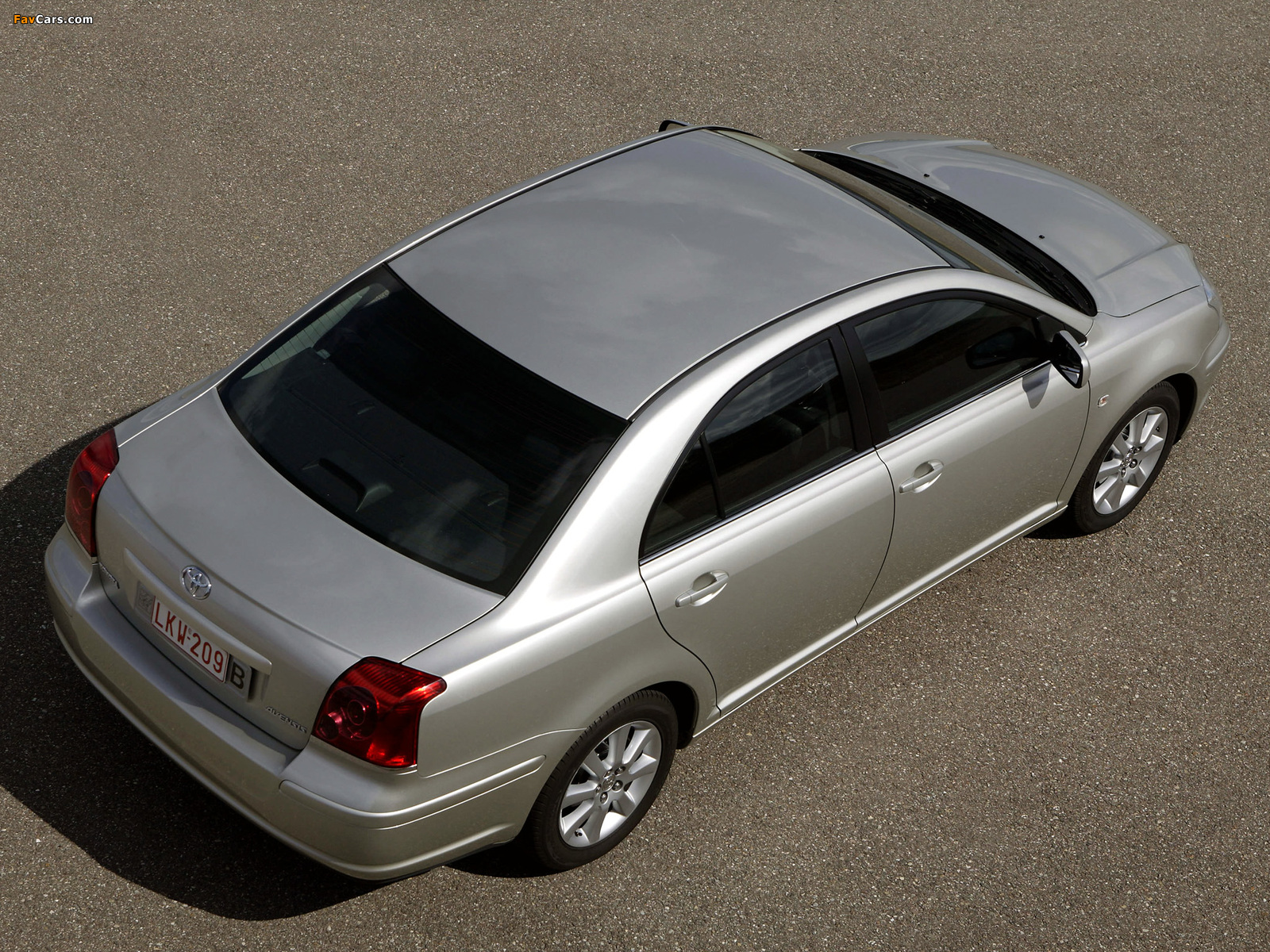 Pictures of Toyota Avensis Sedan 2003–06 (1600 x 1200)