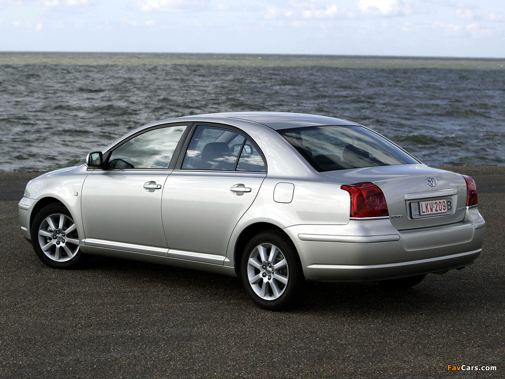 Pictures of Toyota Avensis Sedan 2003–06 (1024 x 768)