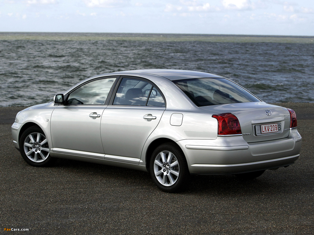 Pictures of Toyota Avensis Sedan 2003–06 (1280 x 960)