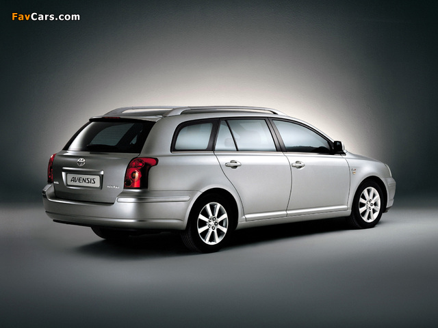 Pictures of Toyota Avensis Wagon 2003–06 (640 x 480)