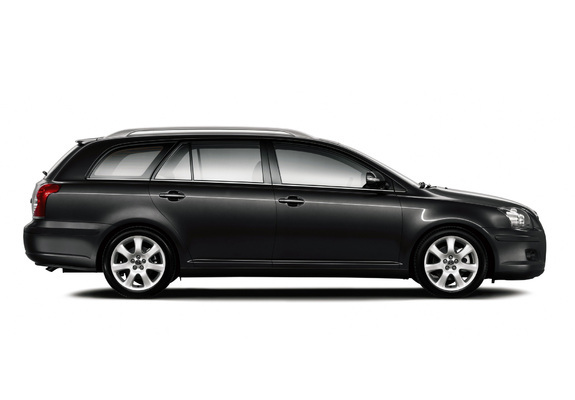 Pictures of Toyota Avensis Wagon 2006–08