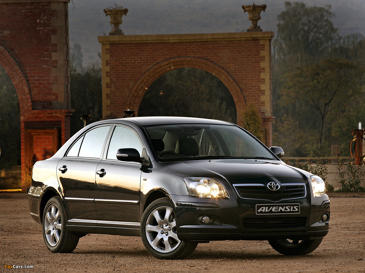 Pictures of Toyota Avensis Sedan ZA-spec 2006–08 (1280 x 960)