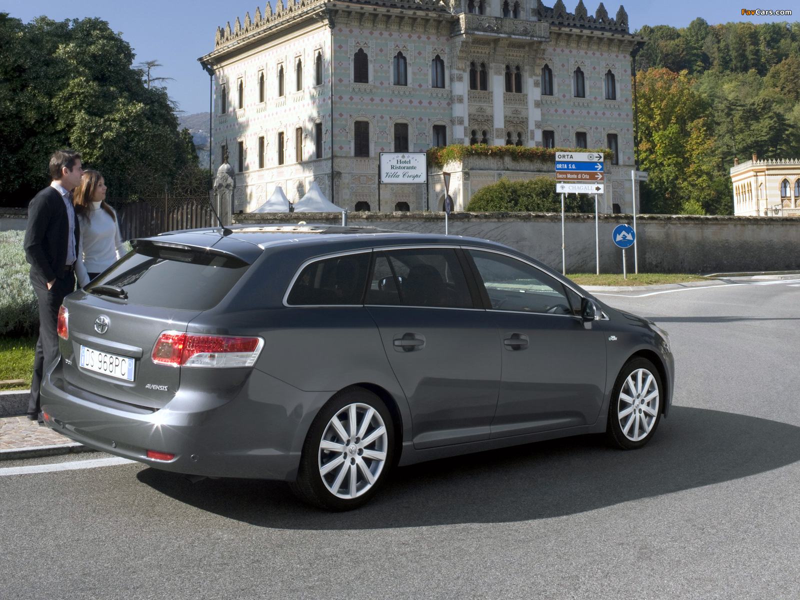 Pictures of Toyota Avensis Wagon 2008–11 (1600 x 1200)