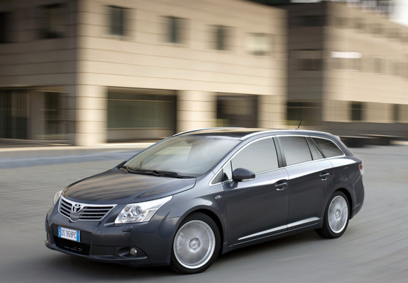 Pictures of Toyota Avensis Wagon 2008–11
