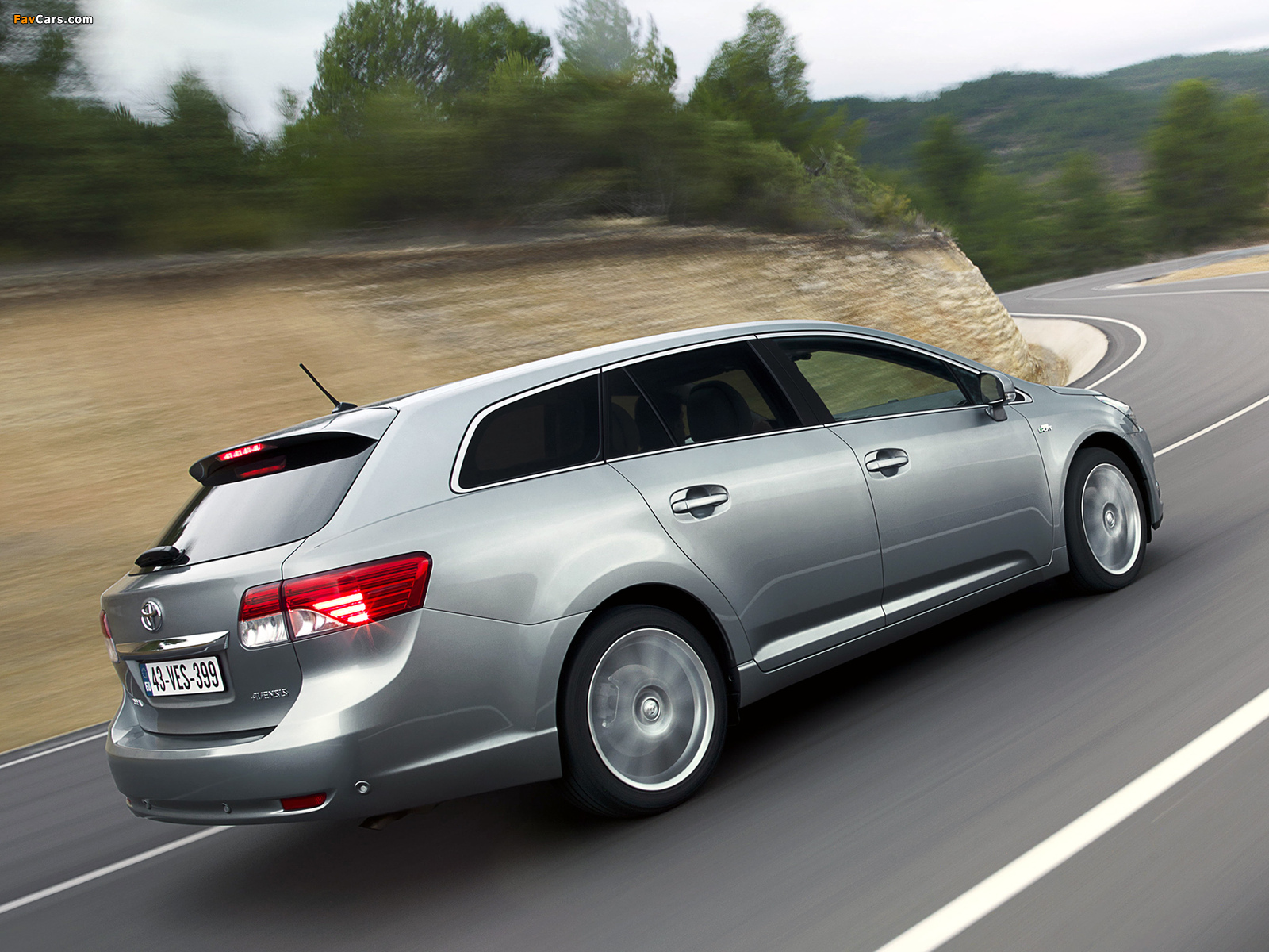 Pictures of Toyota Avensis Wagon 2011 (1600 x 1200)