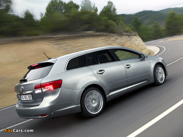 Pictures of Toyota Avensis Wagon 2011 (640 x 480)