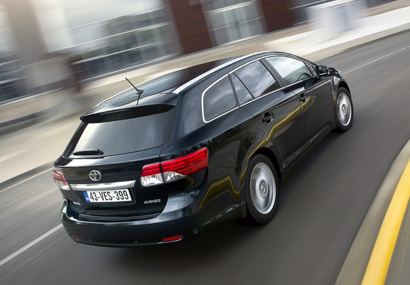 Pictures of Toyota Avensis Wagon 2011