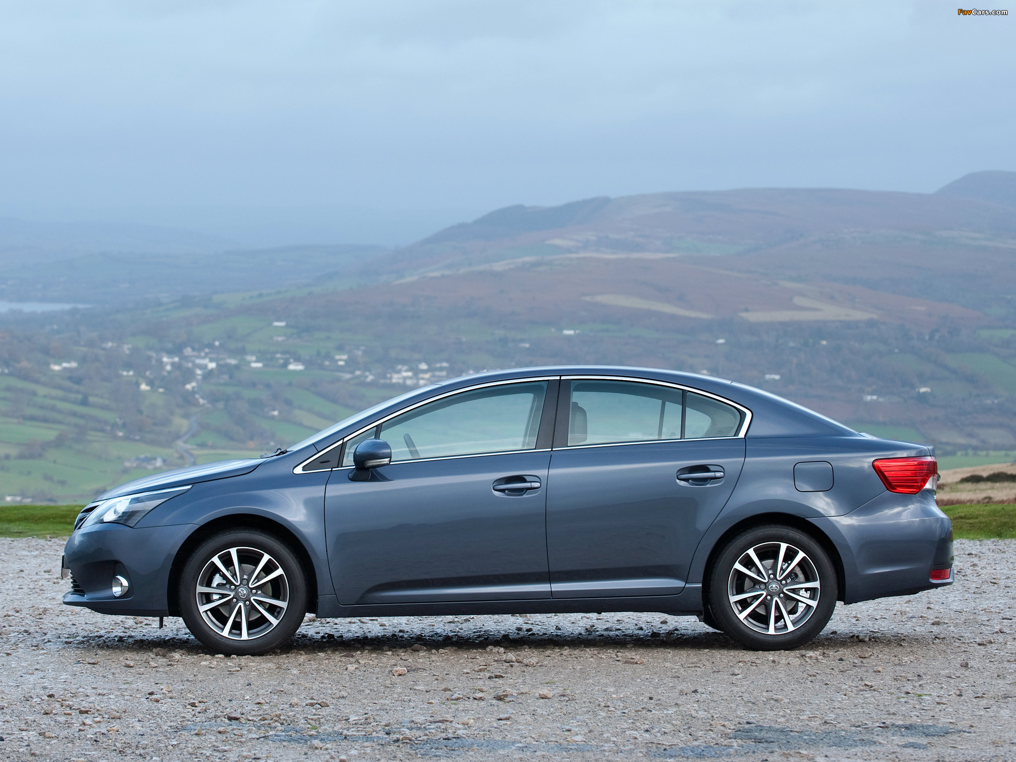 Pictures of Toyota Avensis Sedan UK-spec 2011 (2048 x 1536)