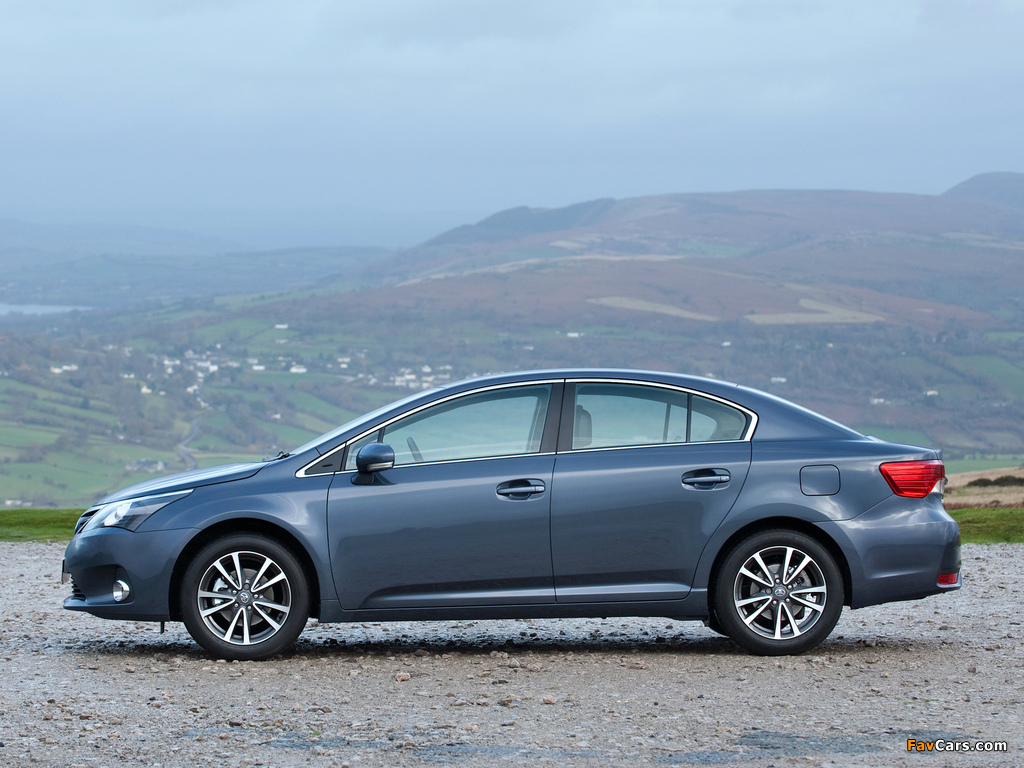 Pictures of Toyota Avensis Sedan UK-spec 2011 (1024 x 768)