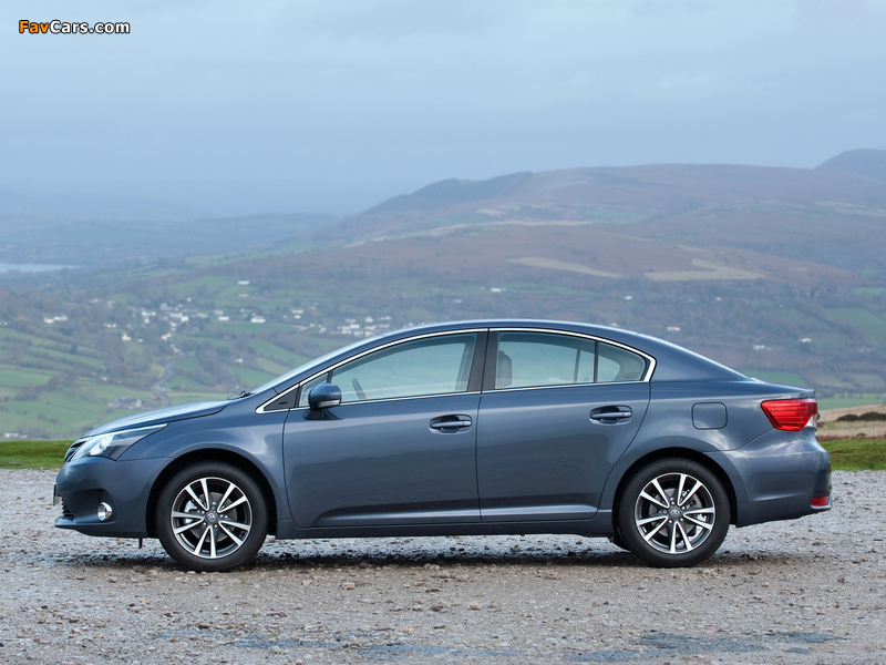 Pictures of Toyota Avensis Sedan UK-spec 2011 (800 x 600)