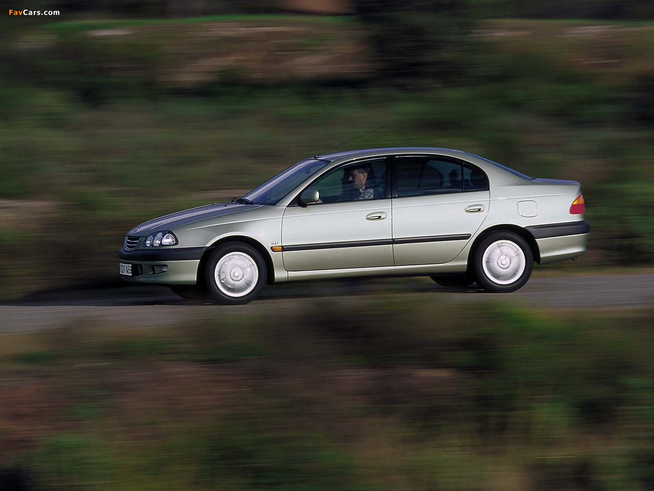 Toyota Avensis Sedan 1997–2000 photos (1280 x 960)