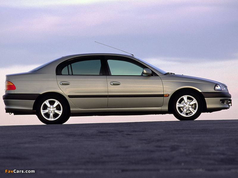 Toyota Avensis Sedan 1997–2000 photos (800 x 600)