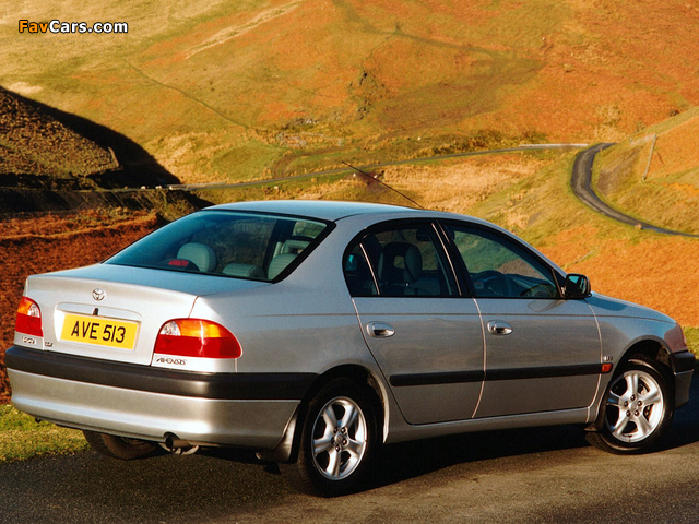 Toyota Avensis Sedan UK-spec 1997–2000 photos (640 x 480)