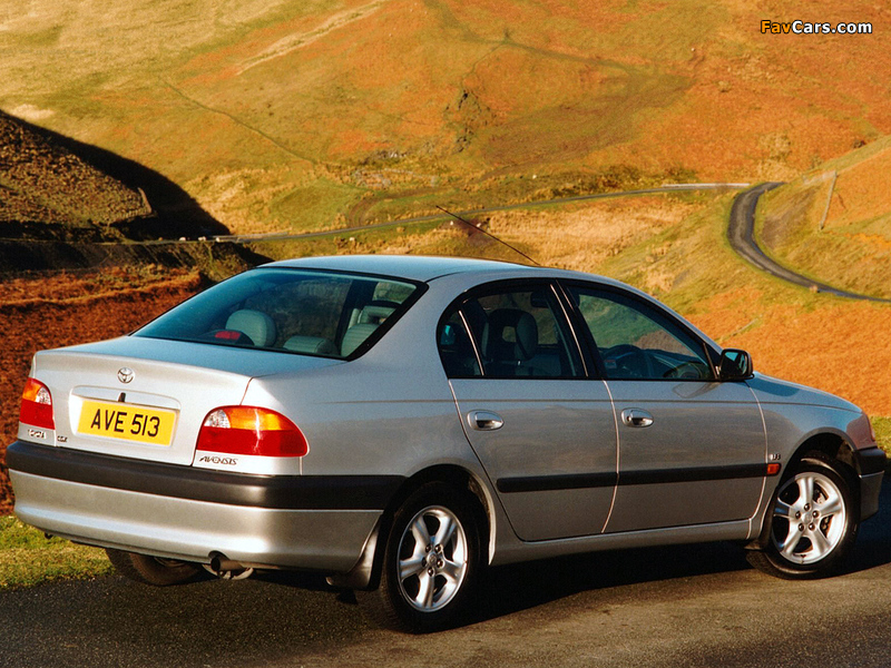 Toyota Avensis Sedan UK-spec 1997–2000 photos (800 x 600)