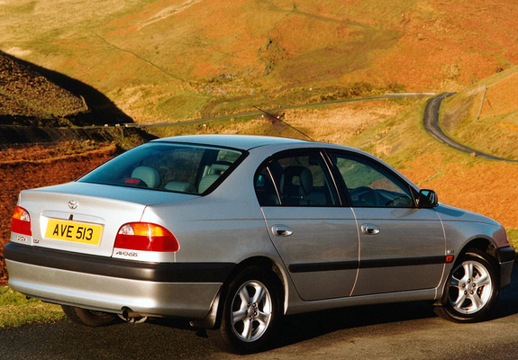 Toyota Avensis Sedan UK-spec 1997–2000 photos