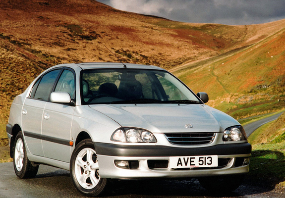 Toyota Avensis Sedan UK-spec 1997–2000 photos