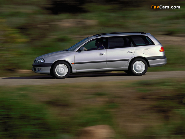Toyota Avensis Wagon 1997–2000 pictures (640 x 480)