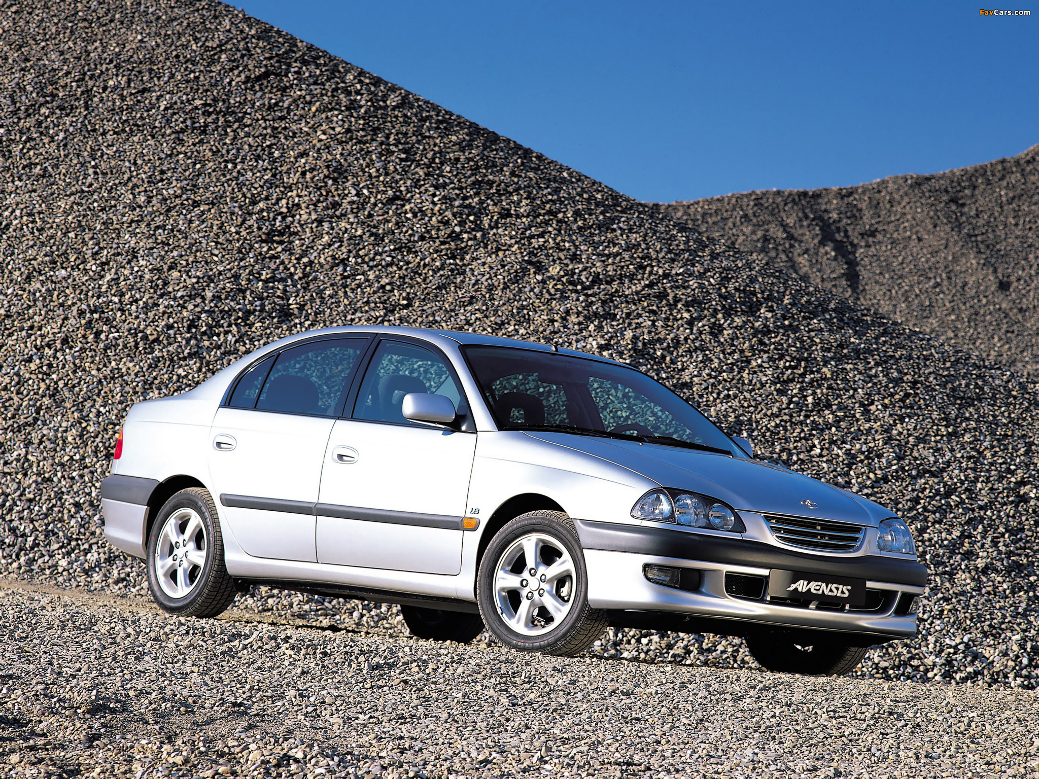 Toyota Avensis Sedan 1997–2000 wallpapers (2048 x 1536)